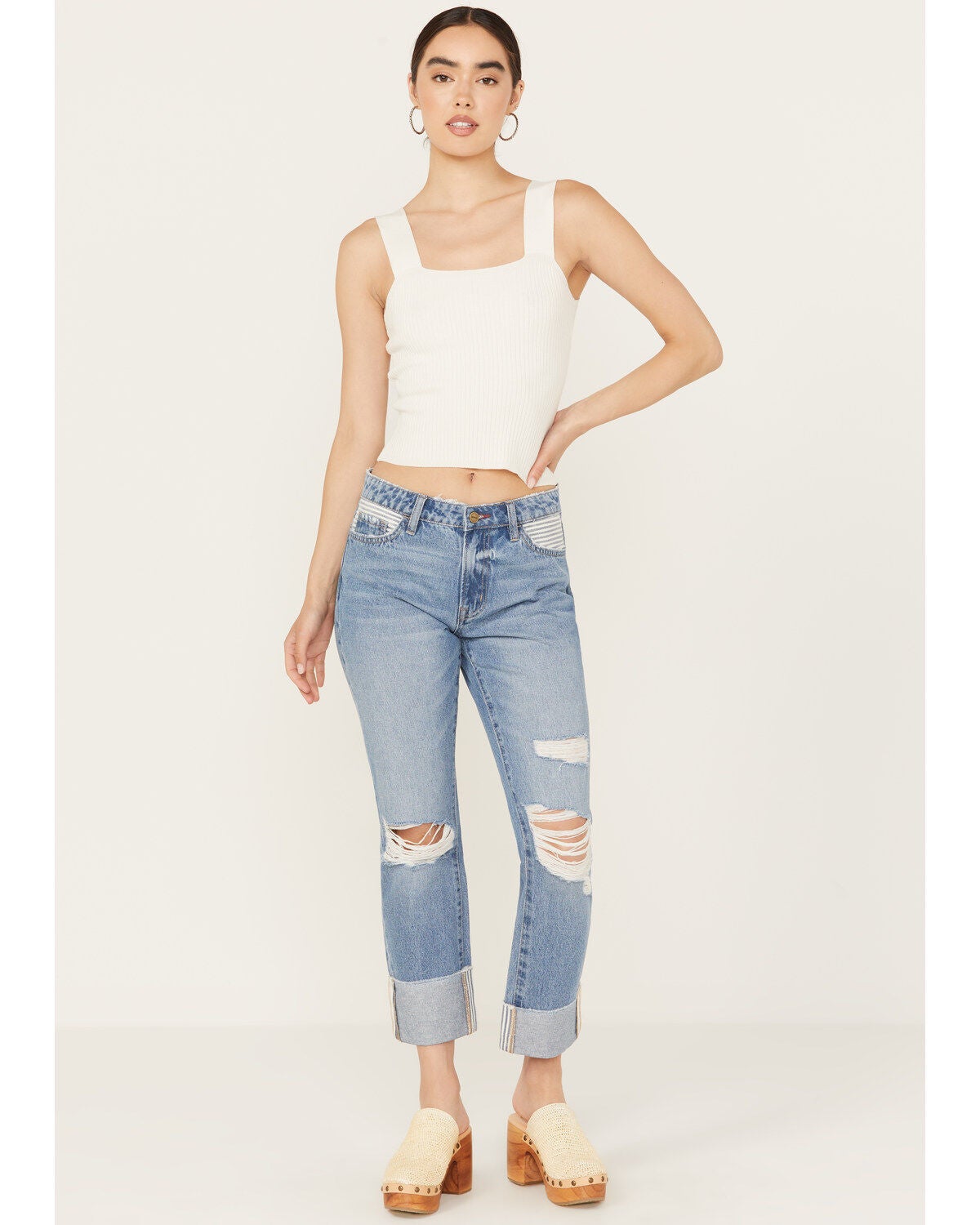 Ceros Women's Mid Rise Rolled Cuffed Capri Jeans, Light Wash, hi-res