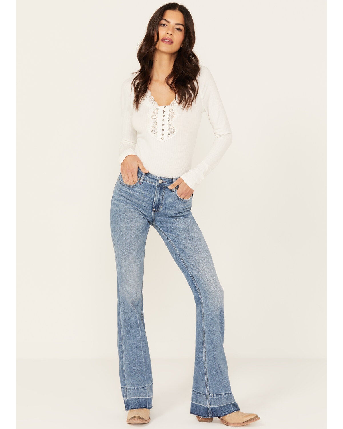 Idyllwind Women's Atwood Light Wash Rebel Mid Rise Stretch Bootcut Jeans, Light Wash, hi-res
