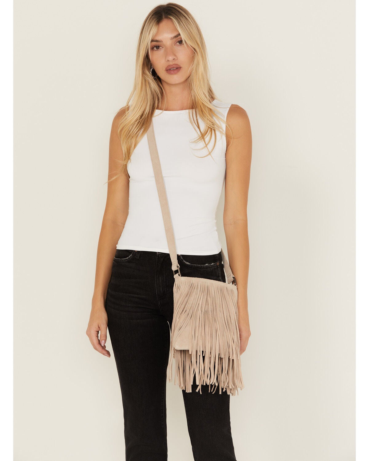 Idyllwind Women's Camarillo Fringe Suede Crossbody Bag, Sand, hi-res