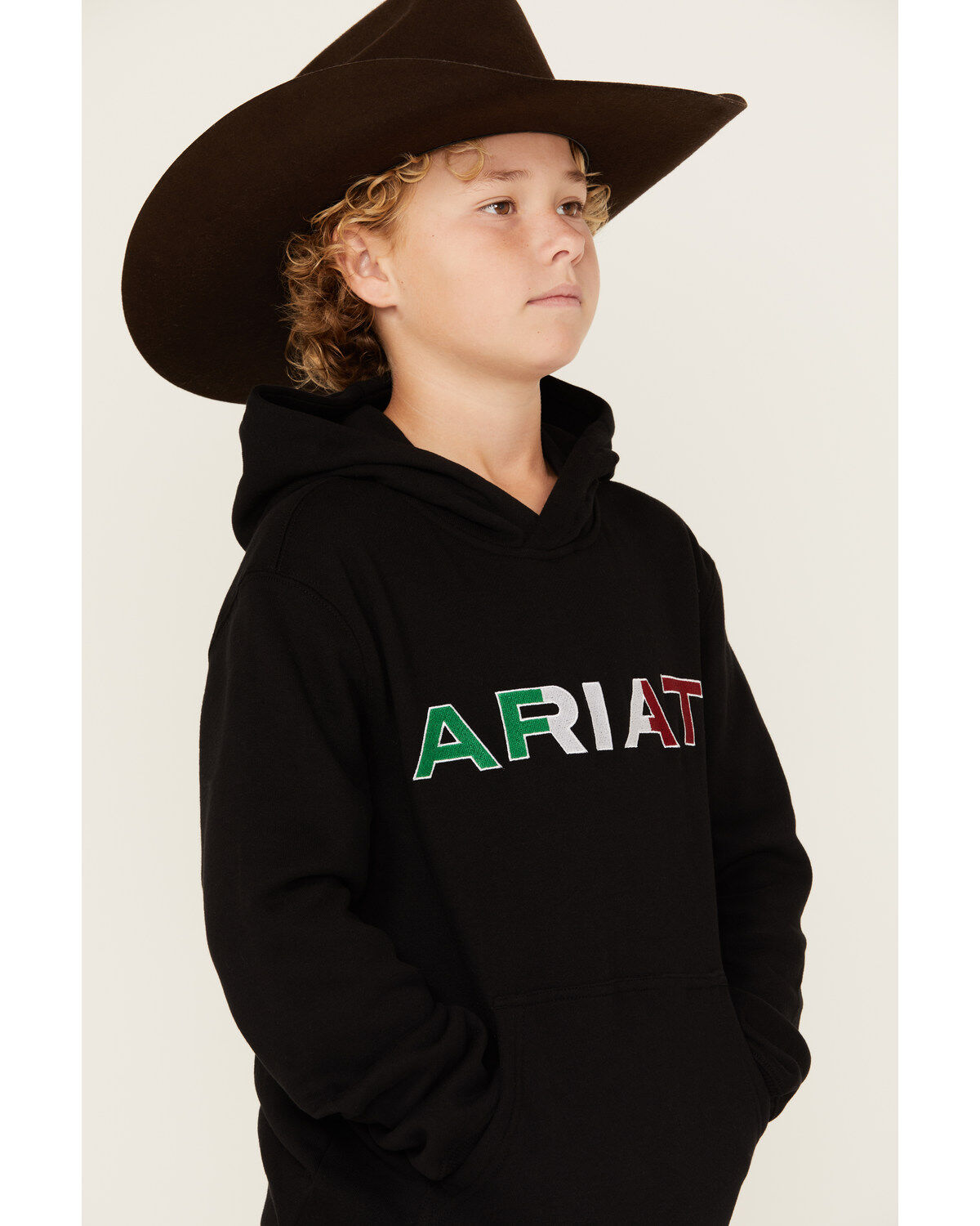 【きれいめファッション51選】上品さと清潔感をキープし Ariat Boys' Mexico Flag Logo Hooded Sweatshirt | Boot Barn トップス