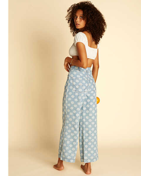 Billabong x Wrangler Women's High Rise Perfect Pair Floral Print Straight  Crop Pants | Boot Barn