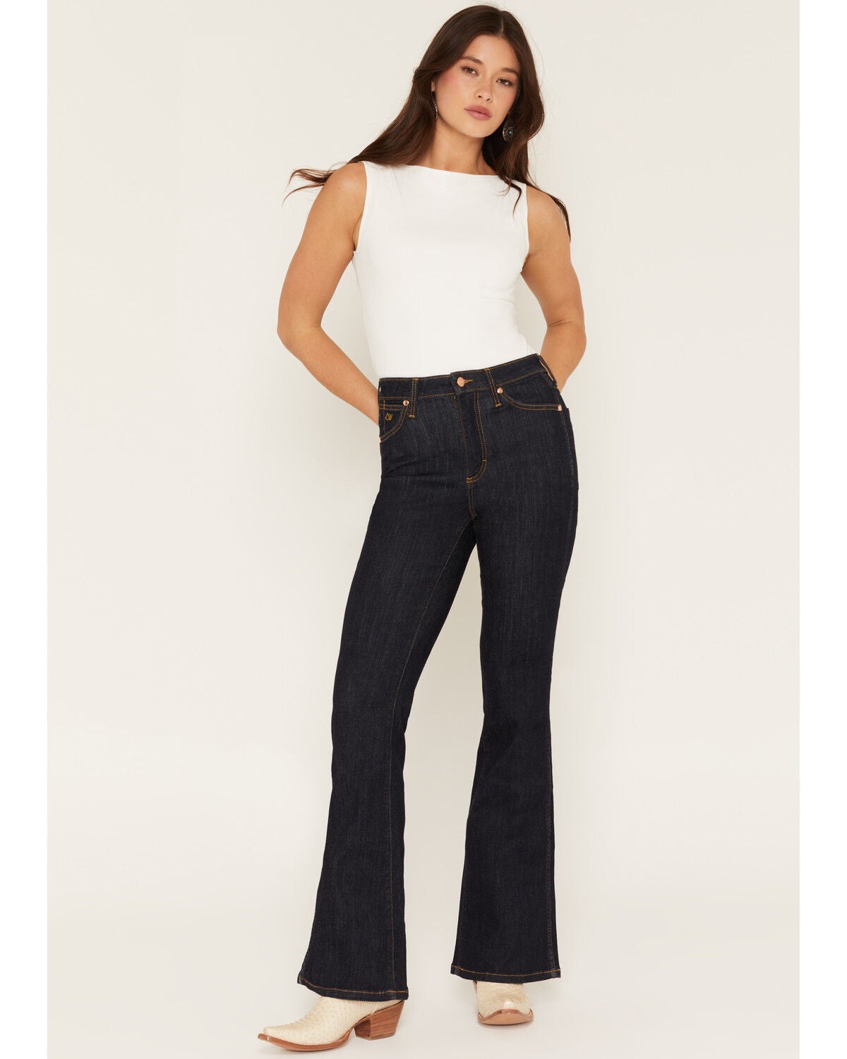 Women's Wrangler X Lainey Wilson Dark Wash High Rise Flare Stretch Den
