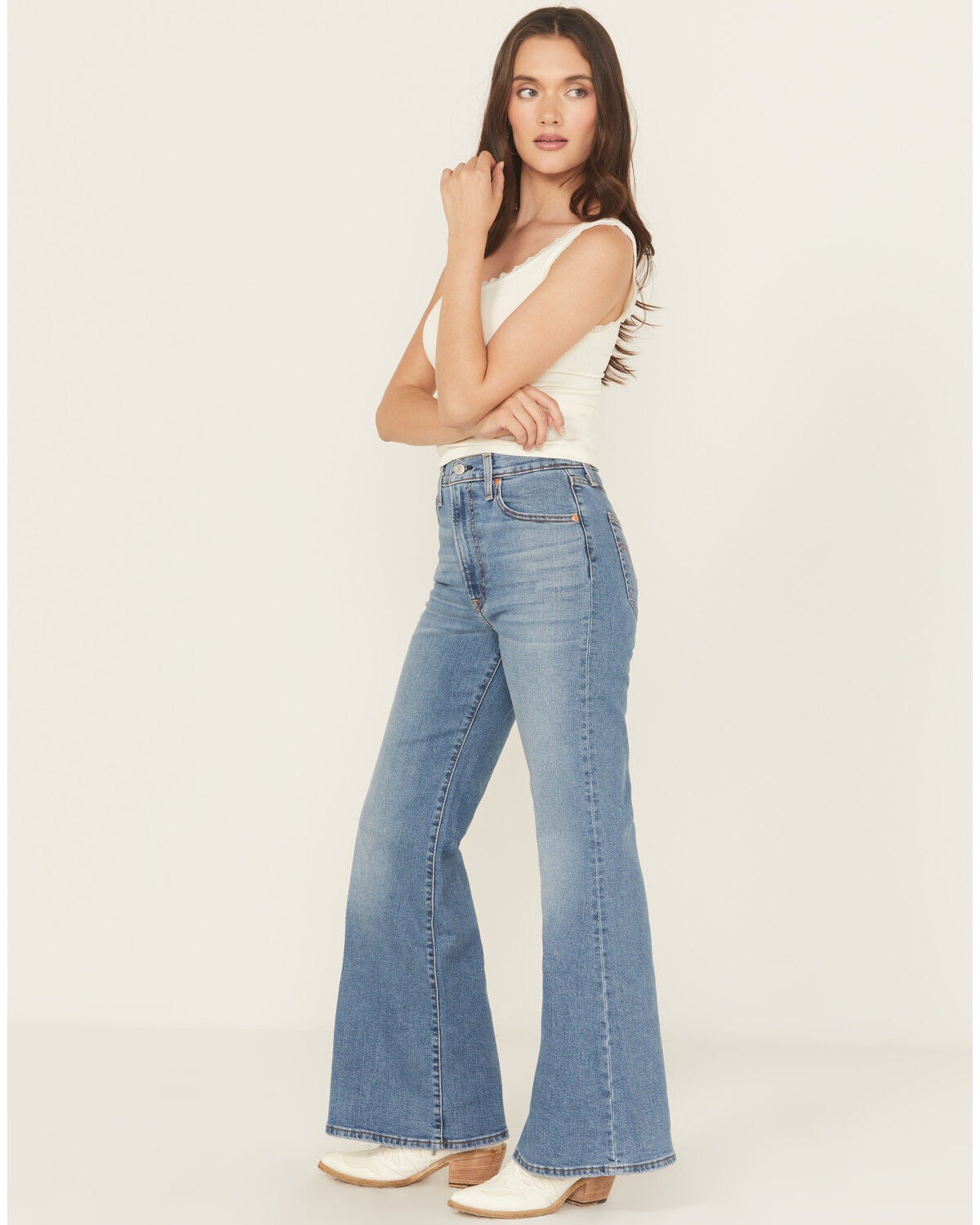 Levi’s Women’s Ribcage High Rise Flare Stretch Jeans in Medium Dark Wash – Size 30x32 Western Denim Pants