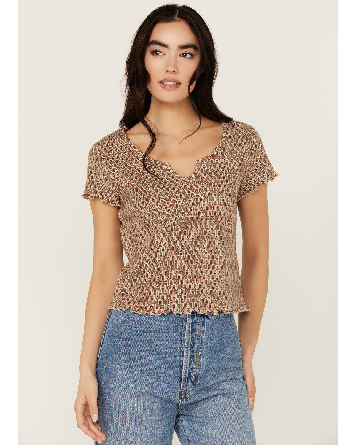 Women's Cleo + Wolf King Arthur Printed Short Sleeve Cropped Baby Tee