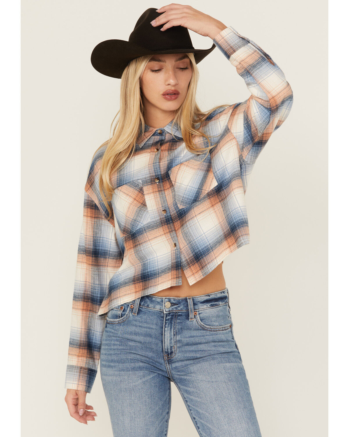 Women's Ely Walker Plaid Print Long Sleeve Button-Down Cropped Flannel