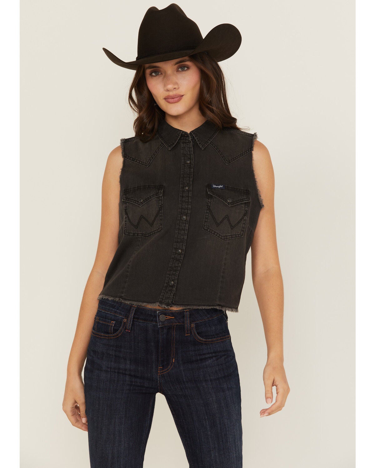 Women's Wrangler Retro Distressed Sleeveless Snap Cropped Western Shir