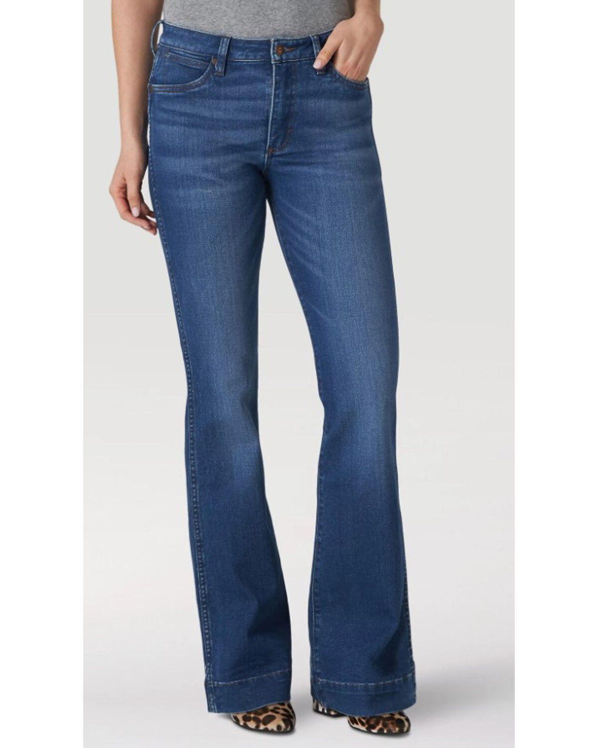 Women's Wrangler Retro Bailey Medium Wash High Rise Trouser Stretch De