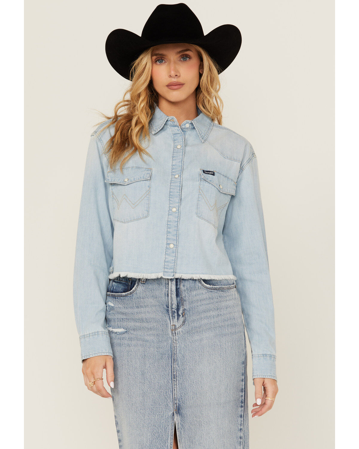 Women's Wrangler Retro Long Sleeve Snap Denim Cropped Western Shirt
