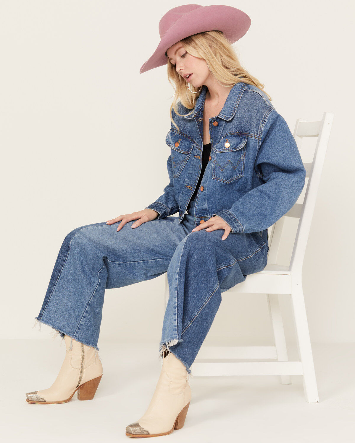 Women's Wrangler Medium Wash Cowboy Cropped Denim Jacket