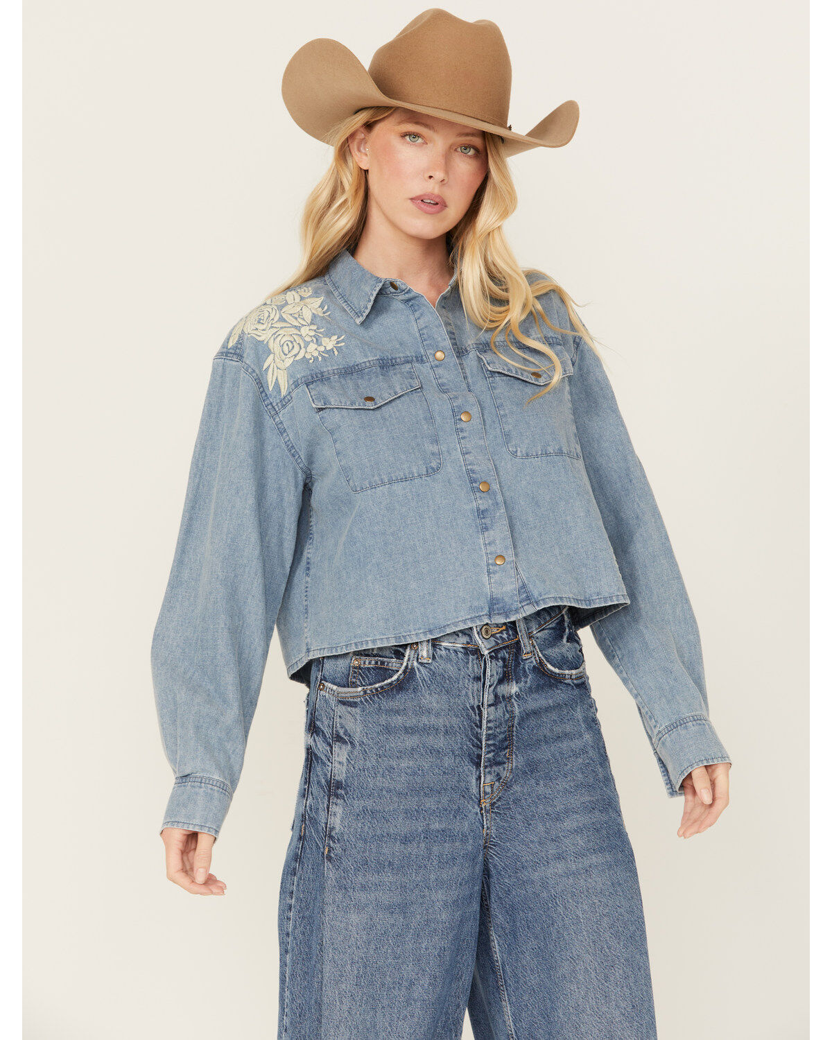 Women's Cleo + Wolf Medium Wash Cropped Denim Shirt