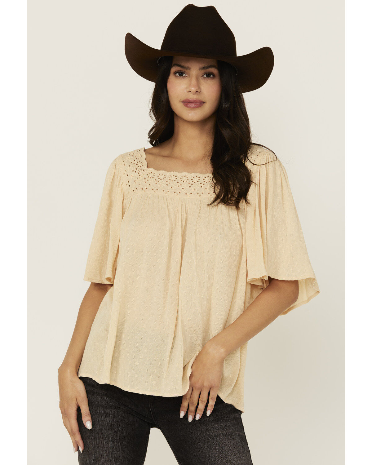 Women's Band Of The Free Solid Short Sleeve Ruffle Blouse