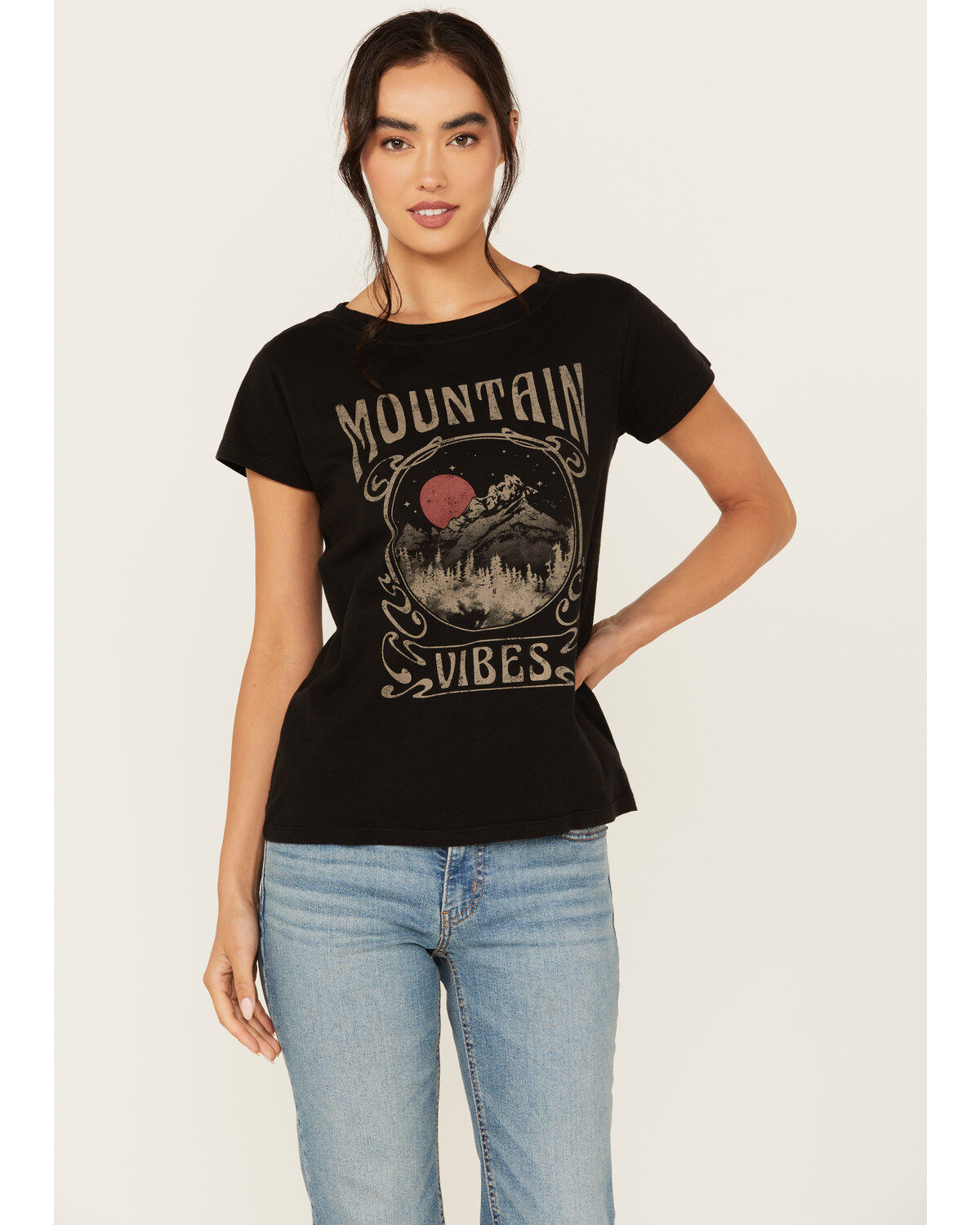 Women's Shyanne Mountain Vibe Short Sleeve Graphic Tee
