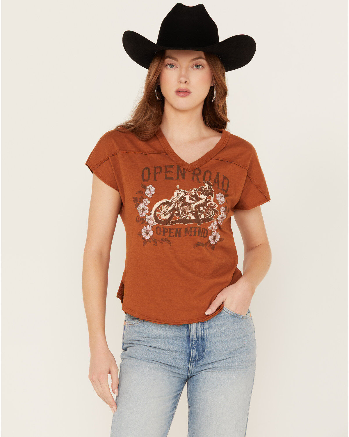 Women's Shyanne Open Road V Neck Graphic Tee