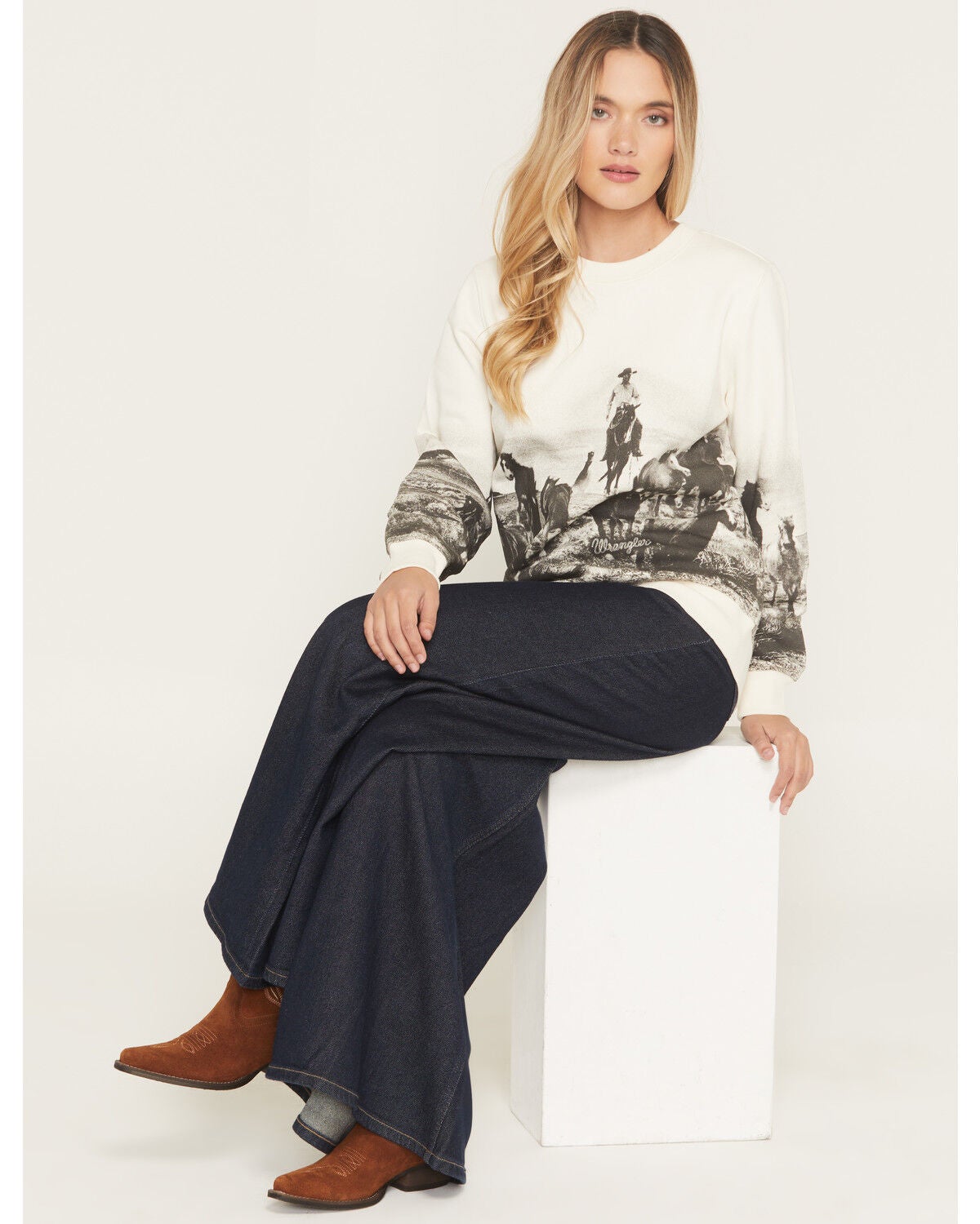 Women's Wrangler Retro Running Horses Graphic Crewneck