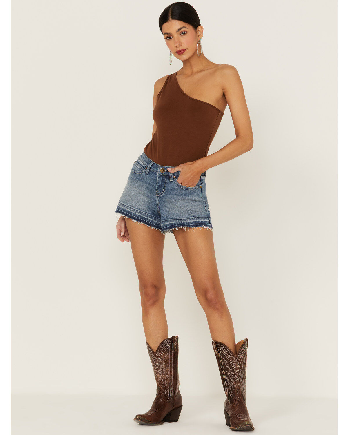 Women's Shyanne Medium Dark Mid Rise Released Hem Shorts