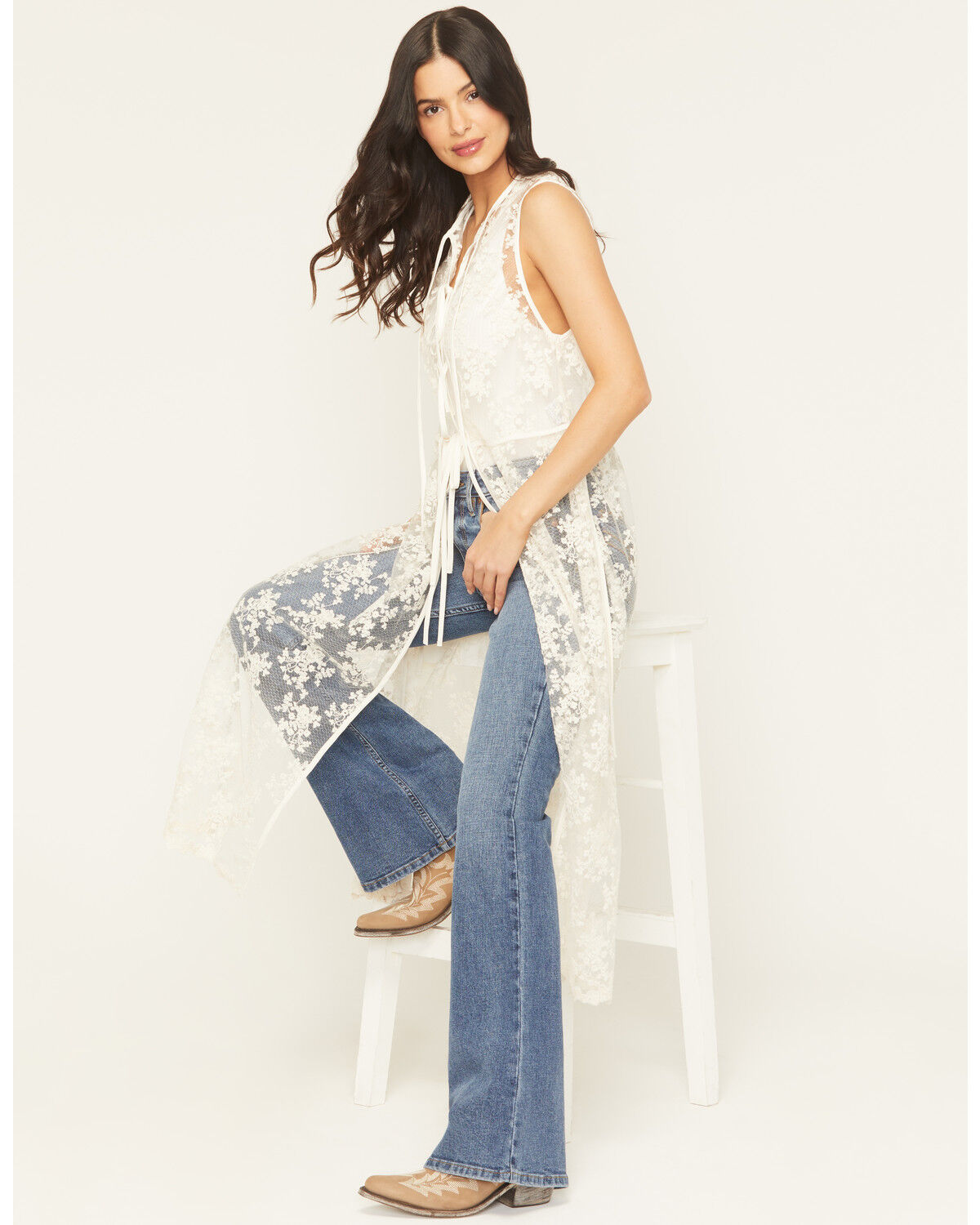 Women's Listicle Sleeveless Floral Lace Tie Front Kimono