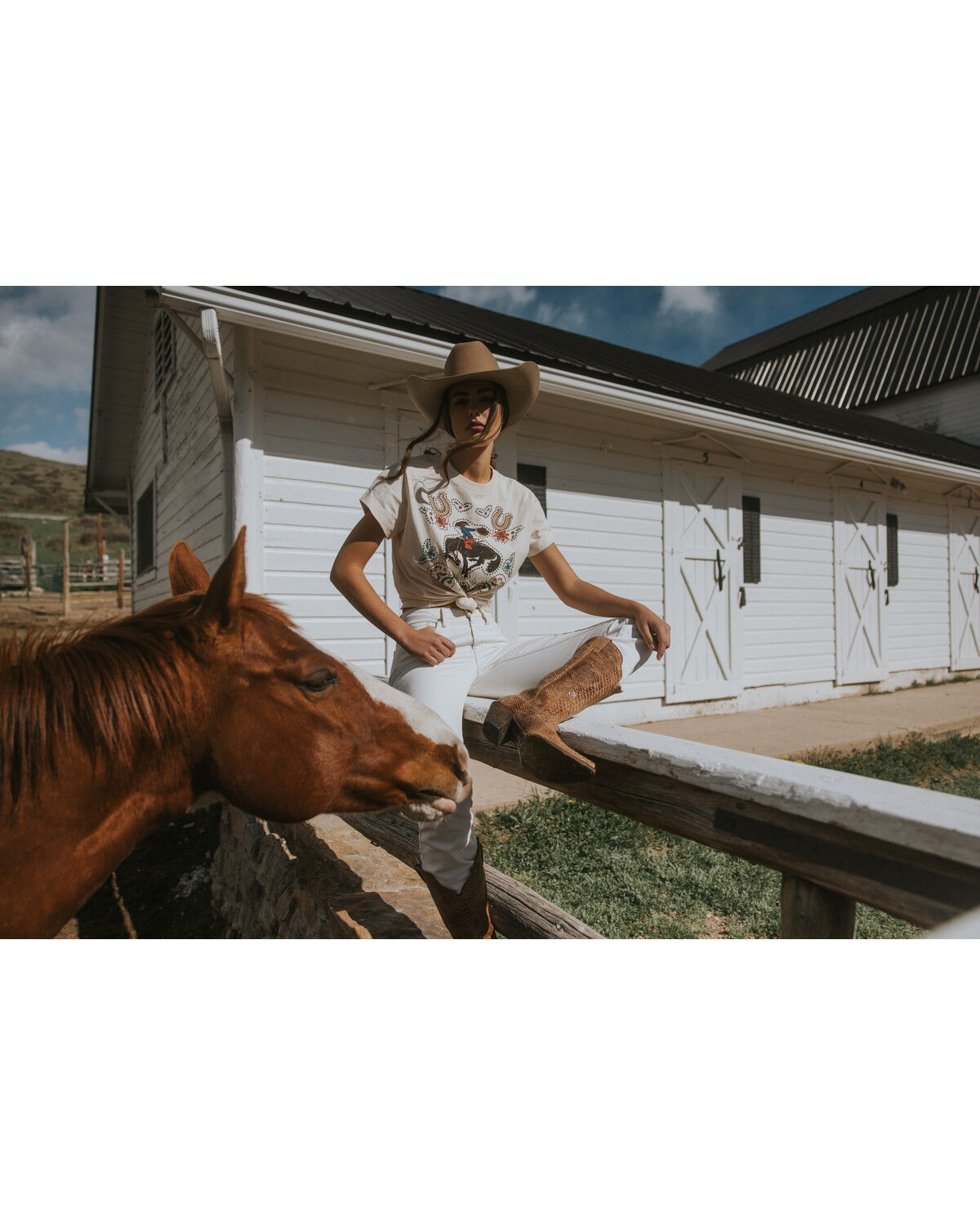 Women's Idyllwind Rowena Embellished Short Sleeve Graphic Tee