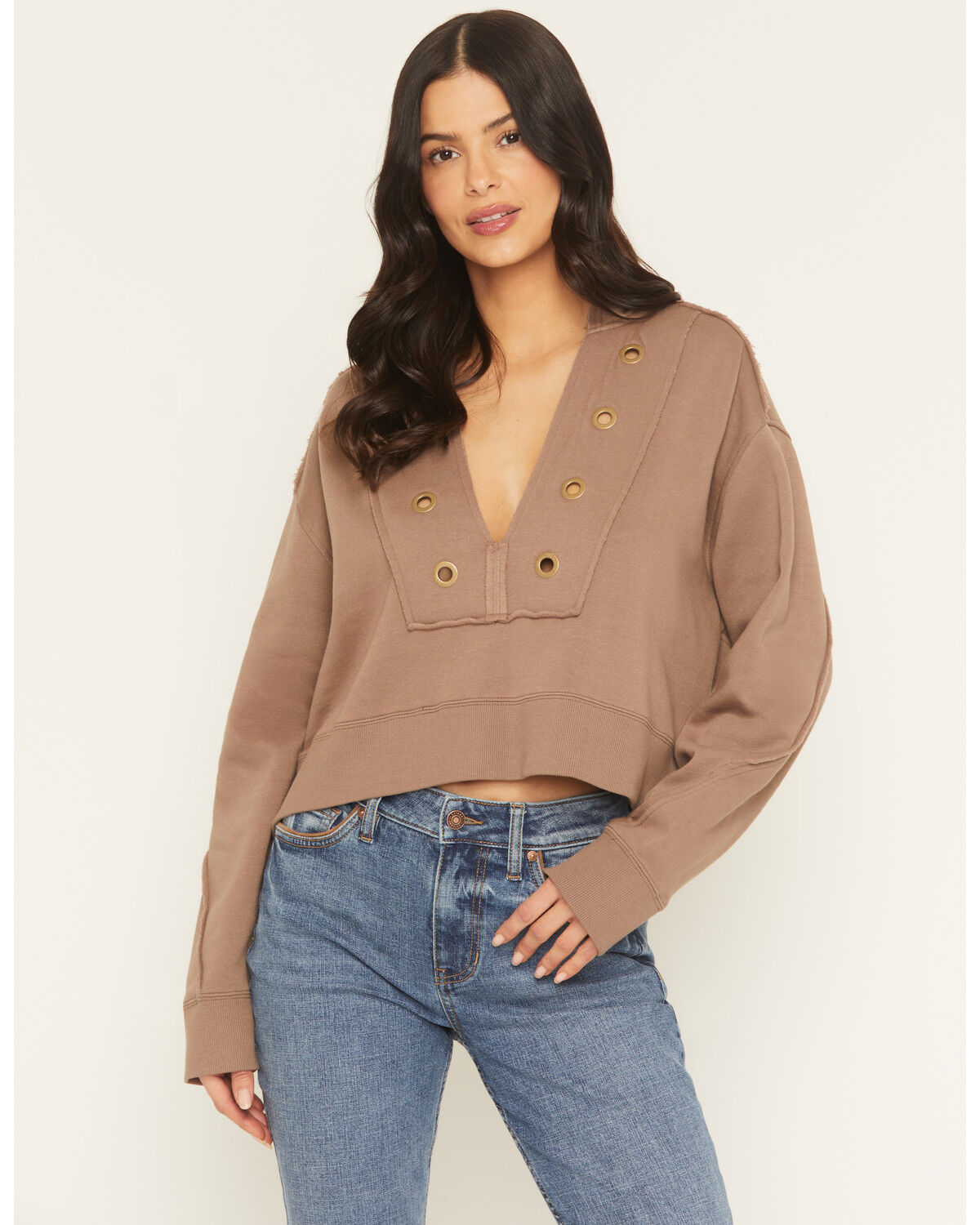 Women's Cleo + Wolf Solid Grommet Cropped Hoodie