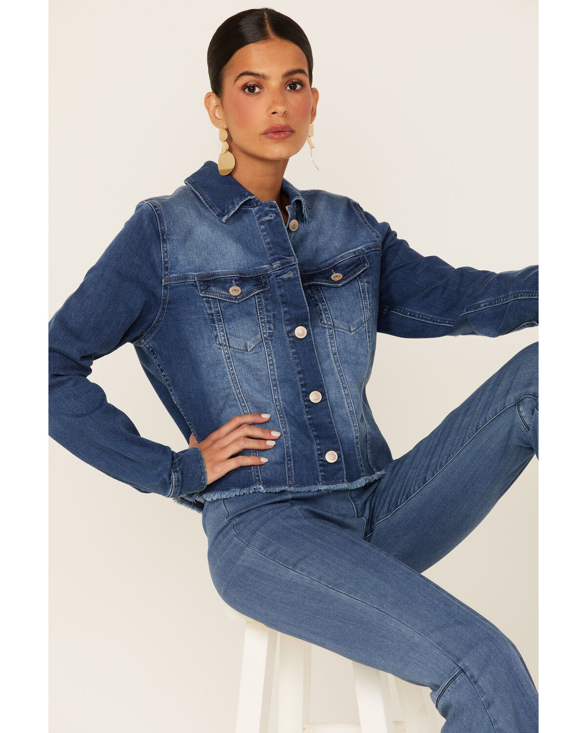 Women's Shyanne Cali Medium Wash Fray Hem Button Down Crop Denim Jacke