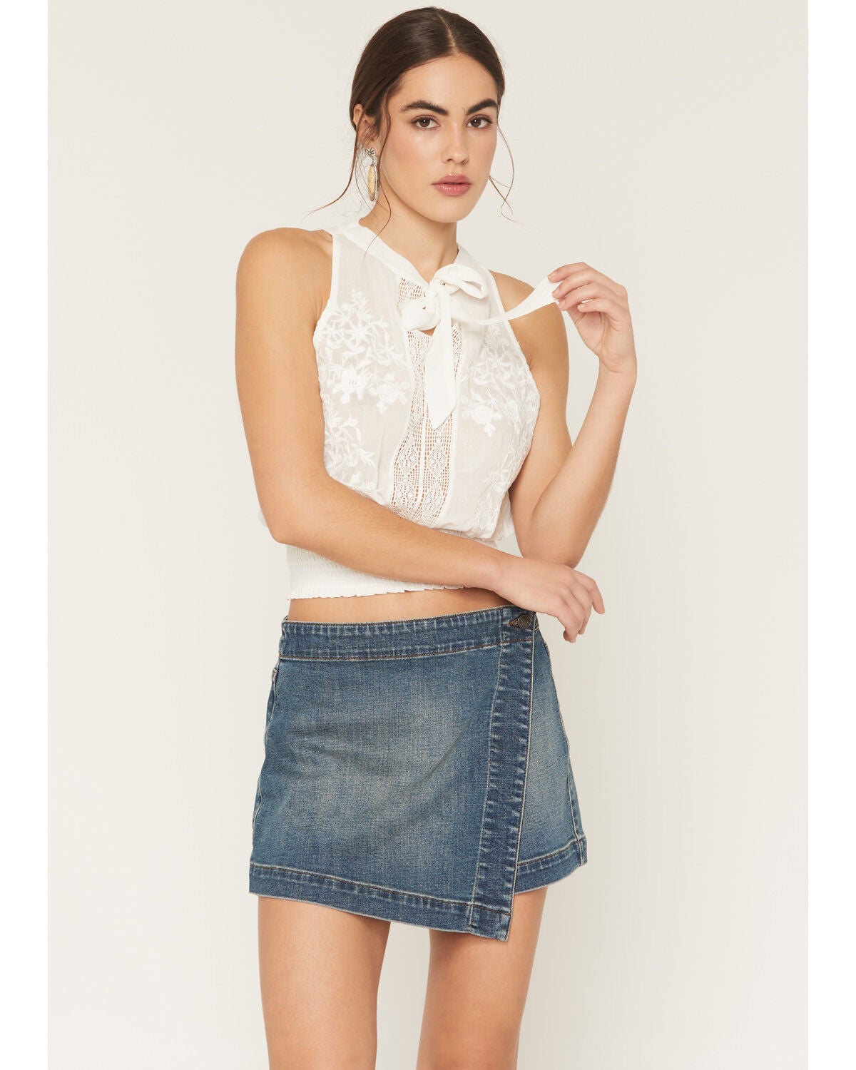 Women's Shyanne Sleeveless Embroidered Halter Top