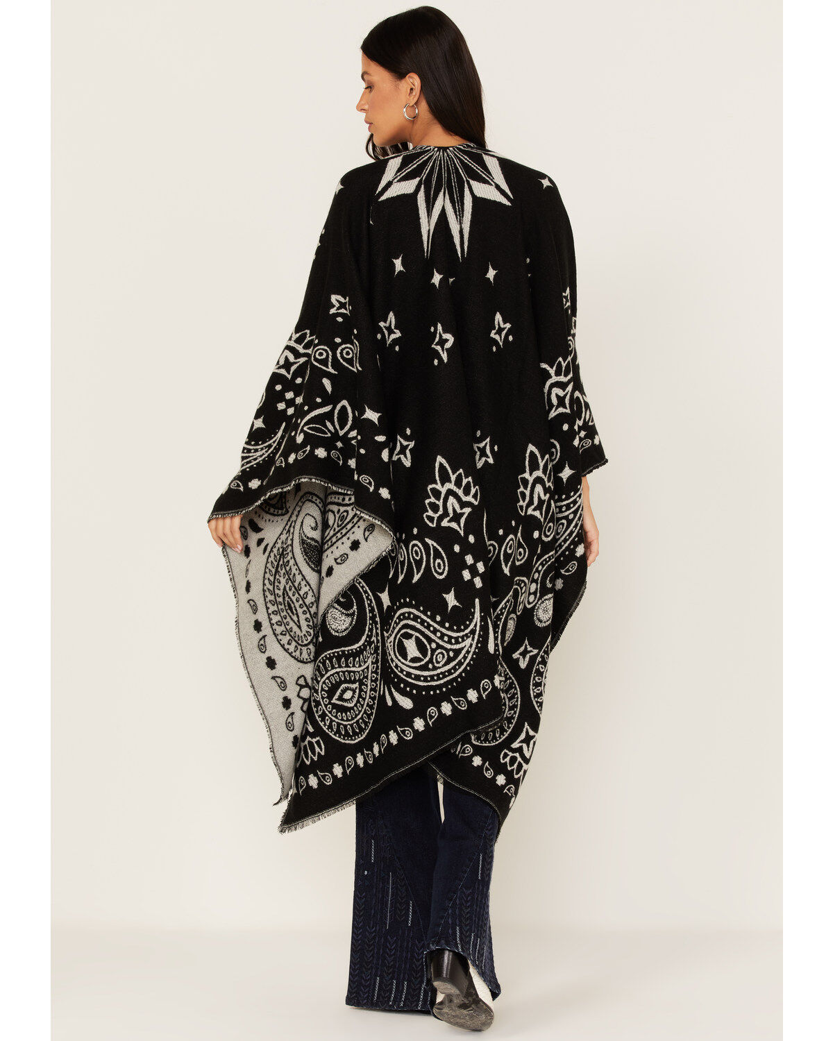 Image #5 - Idyllwind Women's Kyle Bandana Print Blanket Shawl, Black, hi-res