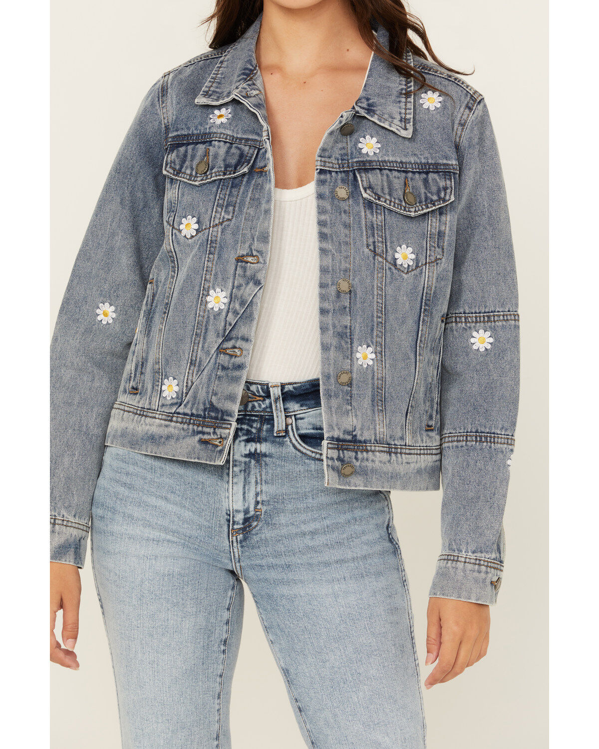 Image #3 - Veveret Women's Medium Wash Daisy Embroidered Denim Jacket, , hi-res