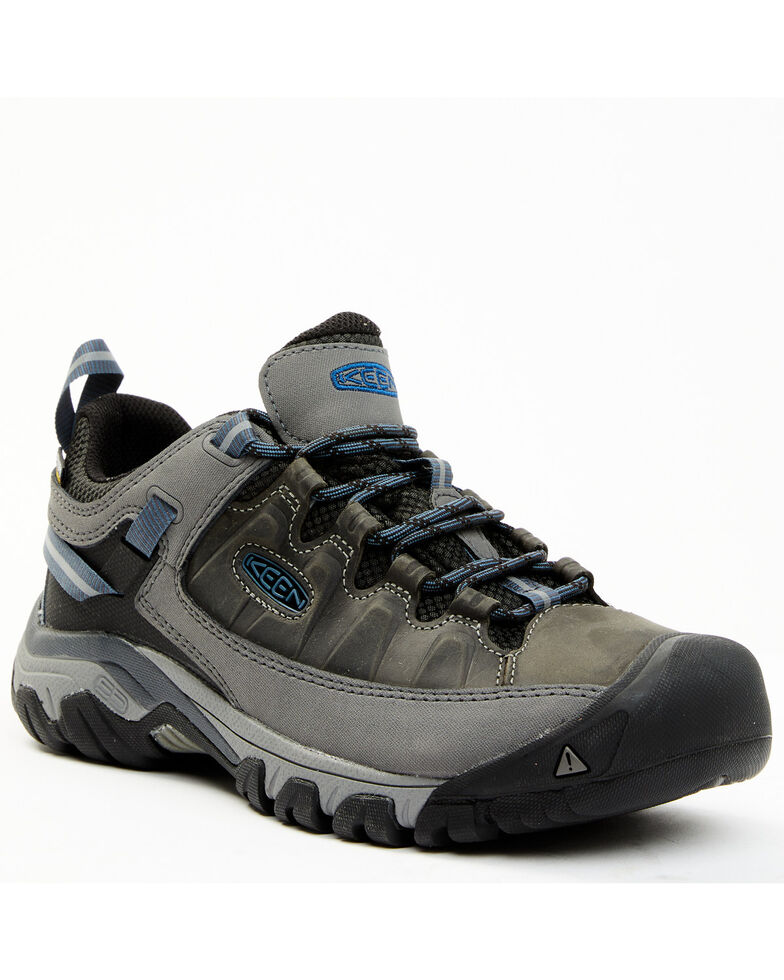 sorel women's winter carnival stores
