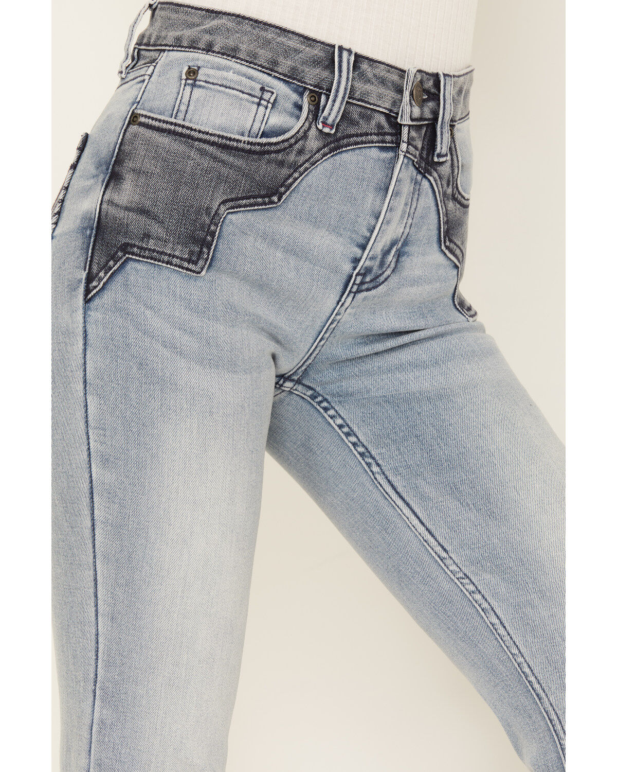 Product Name:  Idyllwind Women's Loma Light Wash Contrast Wash High Risin' Stretch Flare Jeans