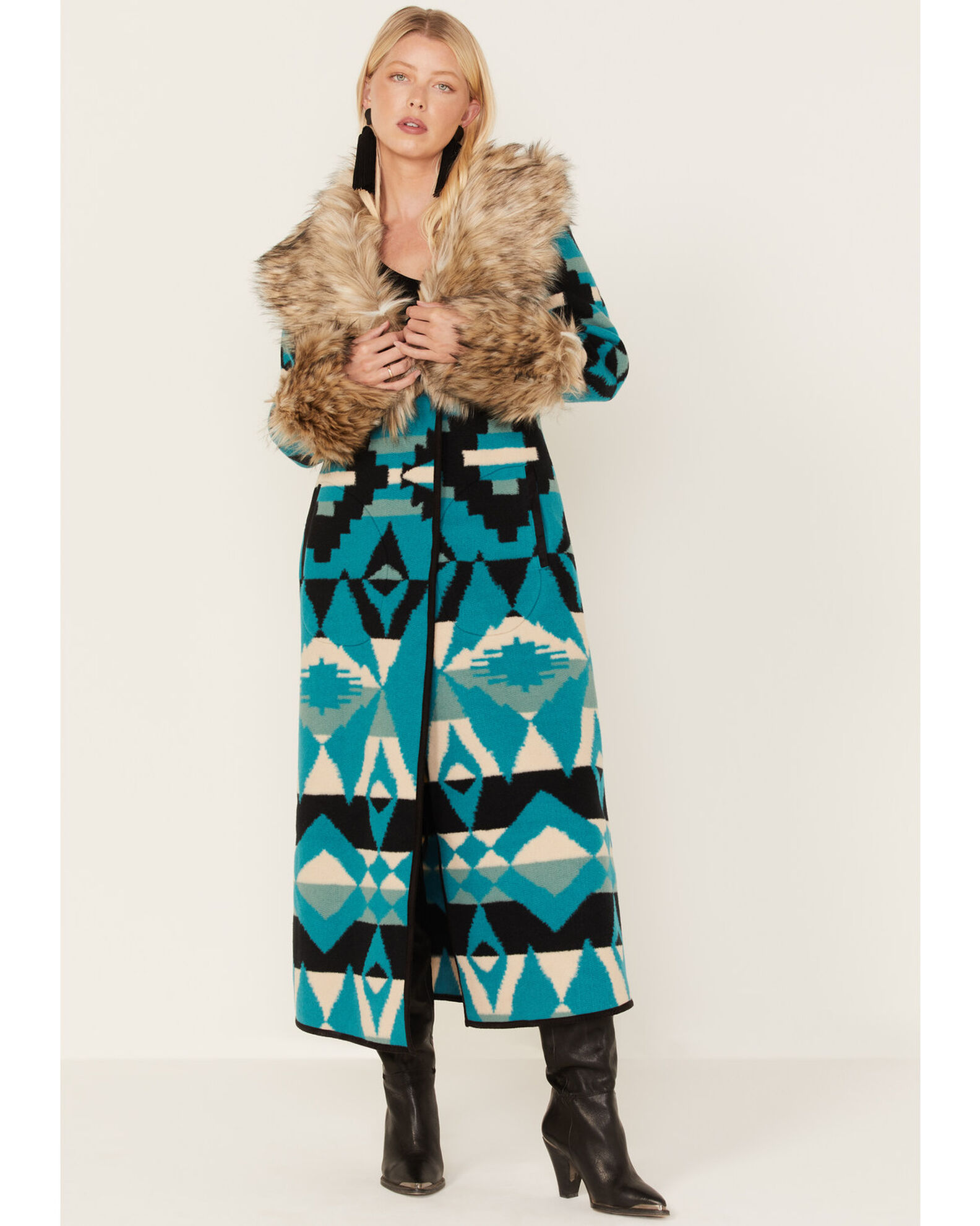 Tasha Polizzi Women s Southwestern Print Faux Fur Taconic Blanket