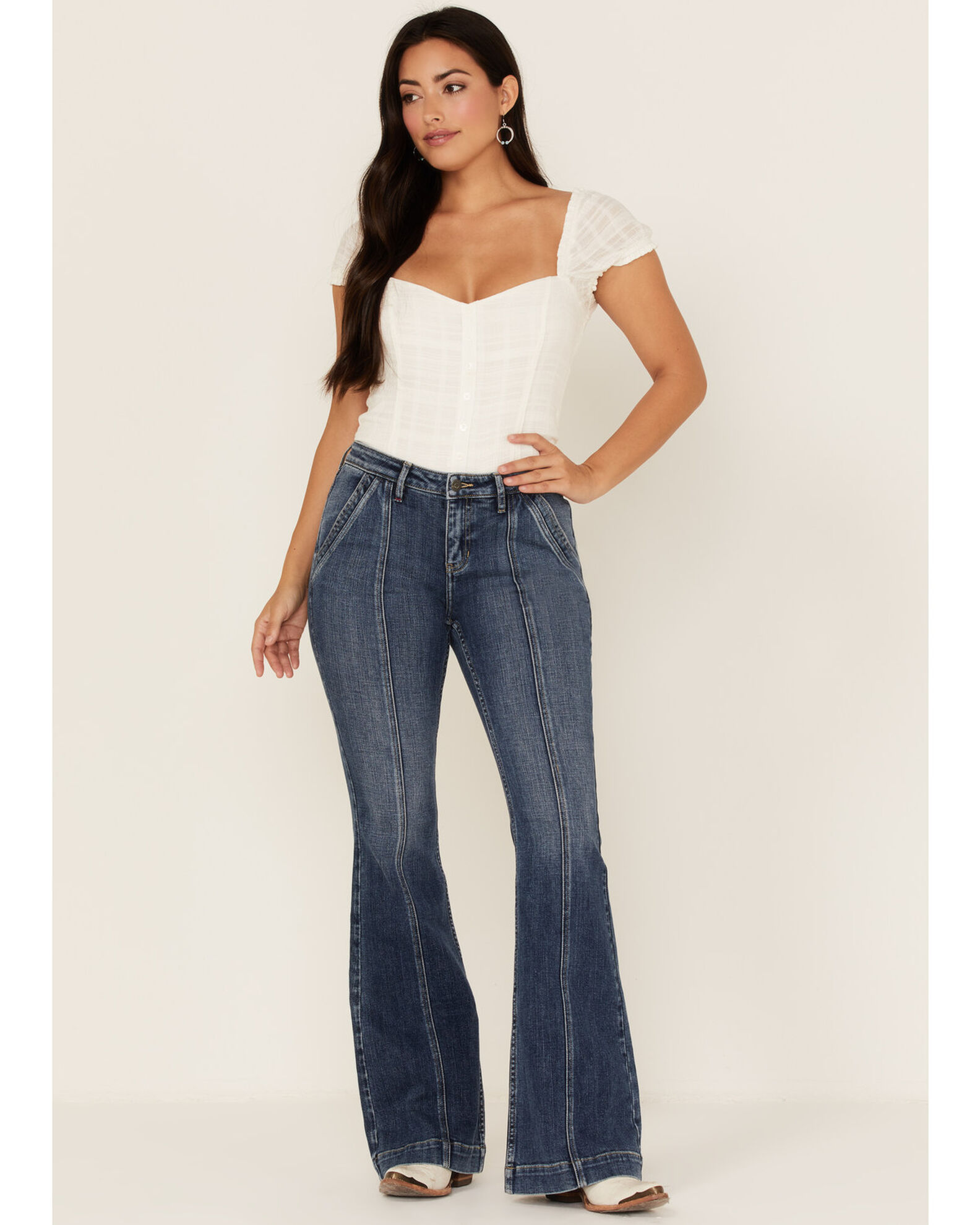 Decorative seam discount flared jeans