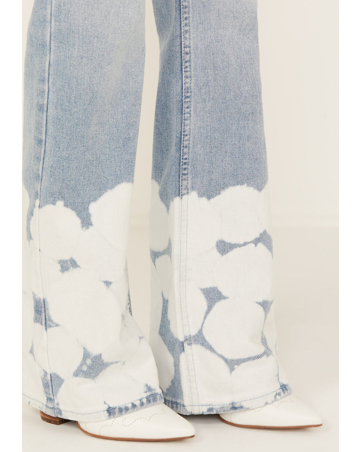 Image #2 - Shyanne Women's Wild Indigo Light Wash Mid Rise Bootcut Jeans, Light Wash, hi-res