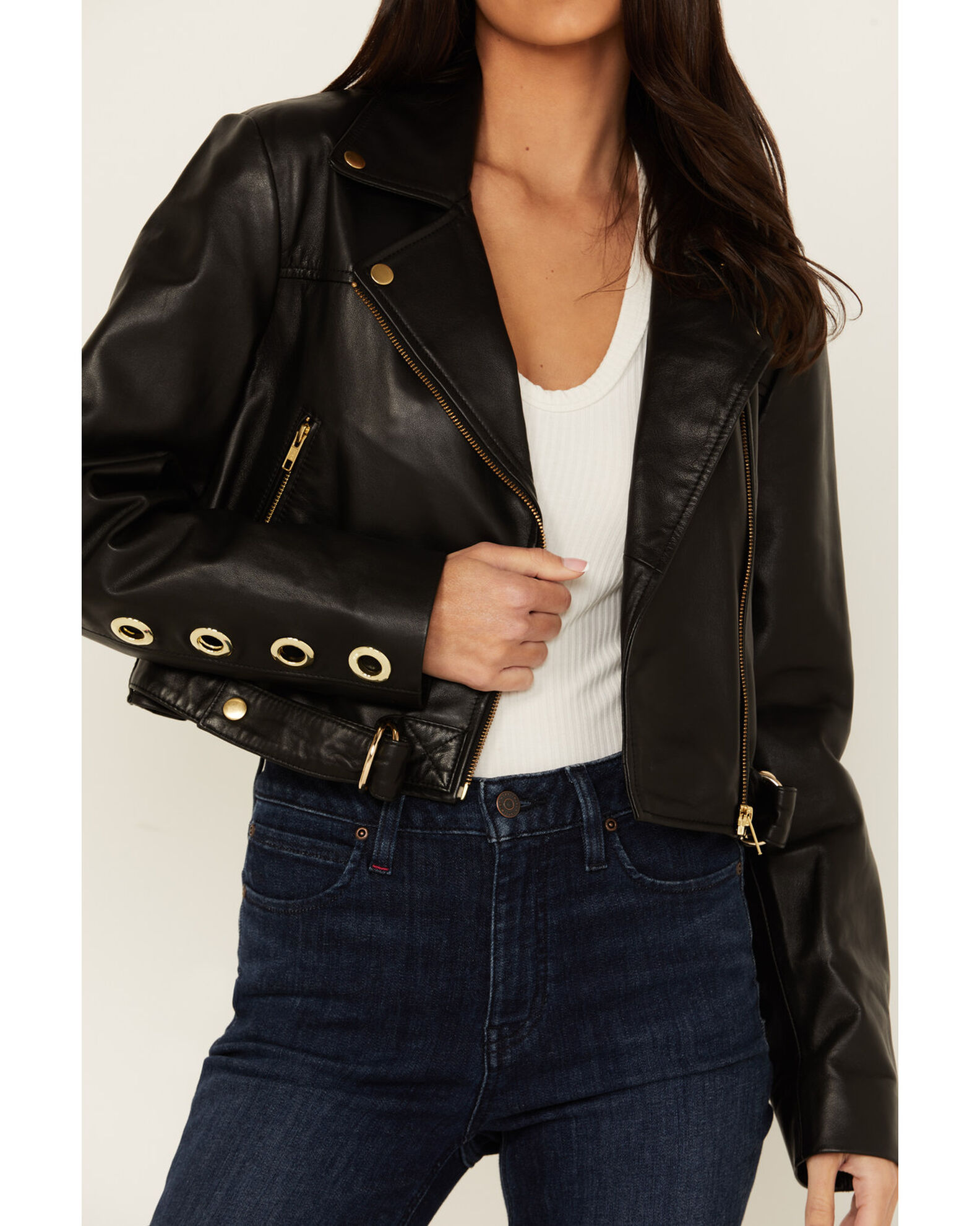 Kristin Baxter'S Leather Jacket: A Style Guide - dh2v3gj