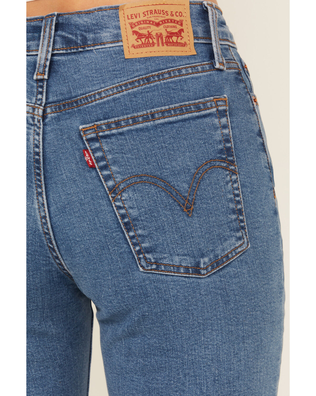 Image #4 - Levis' Women's Medium Wash Mid Rise Wedgie Straight Leg Stretch Denim Jeans, Medium Wash, hi-res