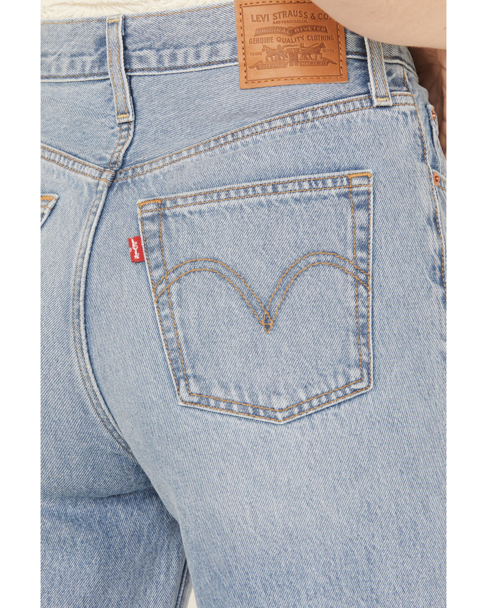 Womens light wash levi jeans store