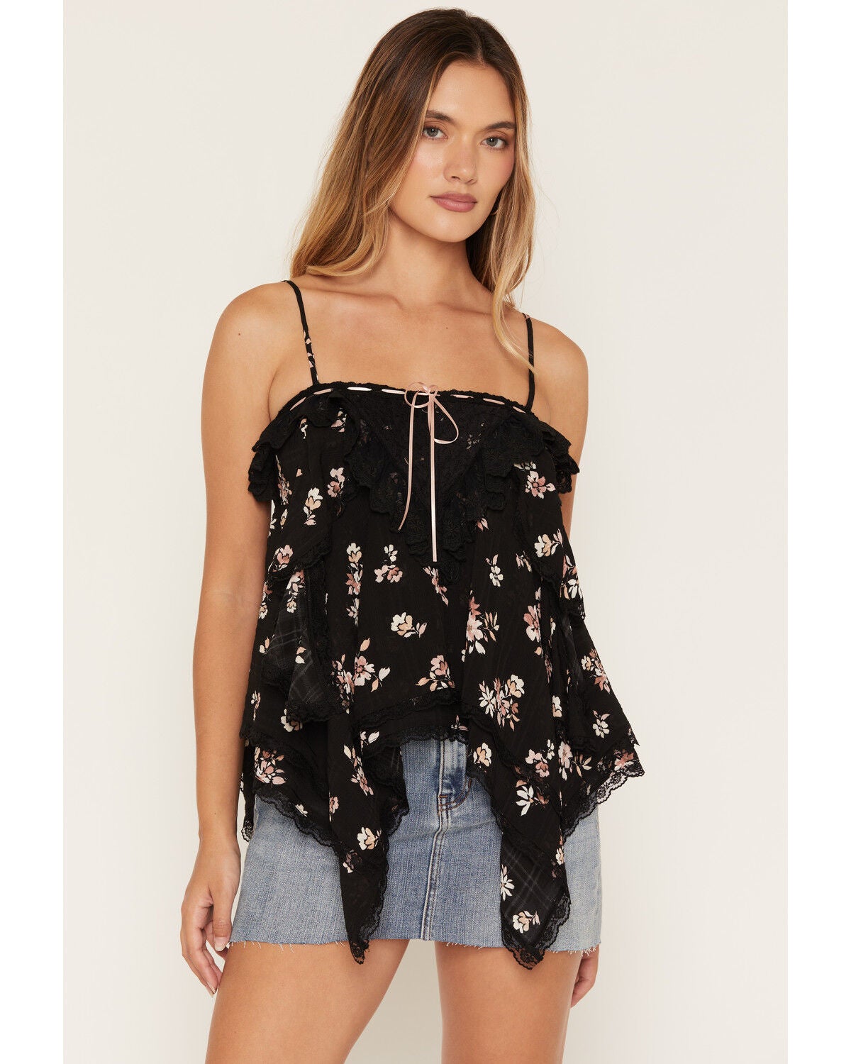 Image #1 - Wild Moss Women's Floral Print Sleeveless Hanky Hem Cami, Black, hi-res