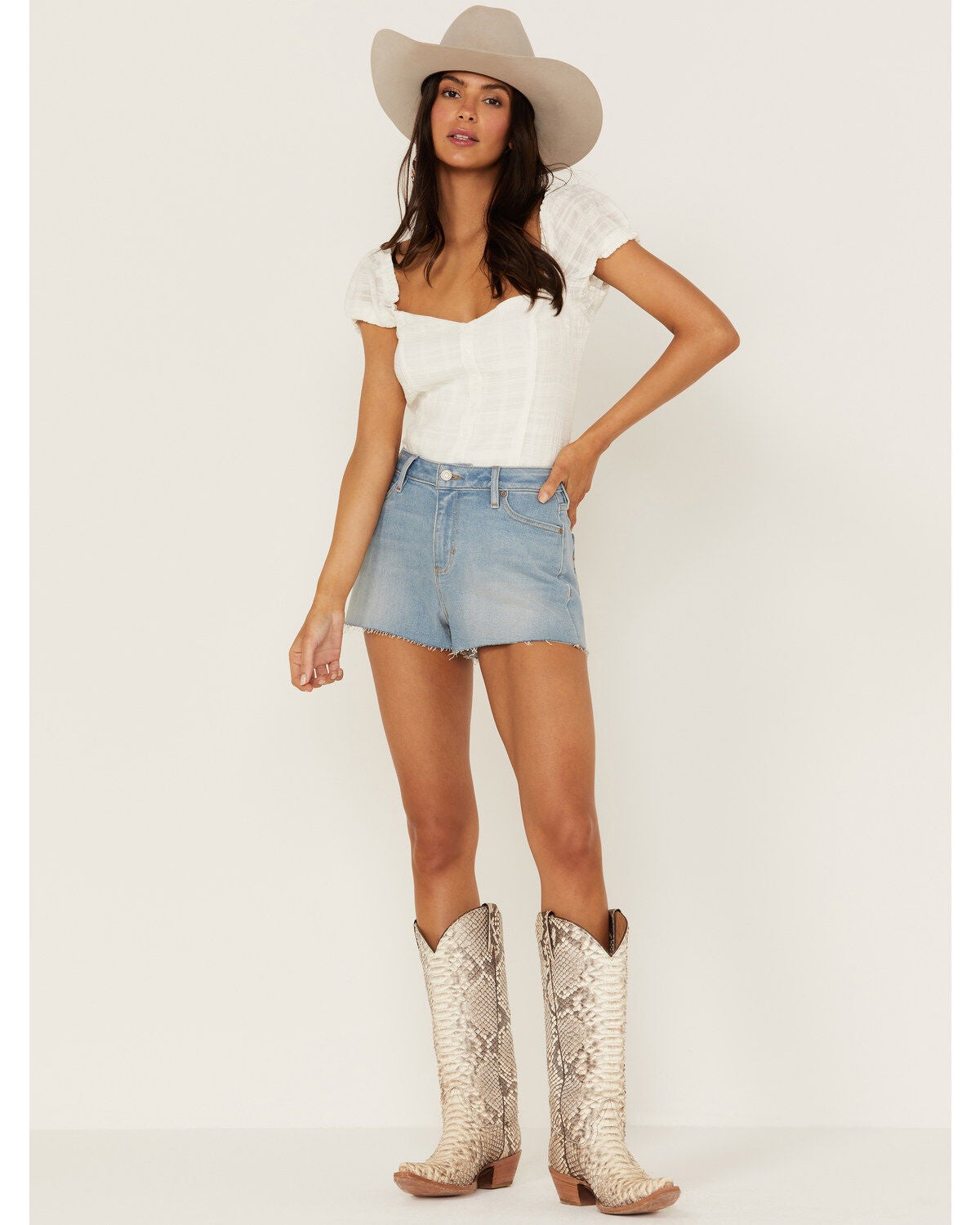 Idyllwind Women's High Risin' Wichita Wash Raw Edge Hem Denim Shorts, Super Light Wash, hi-res