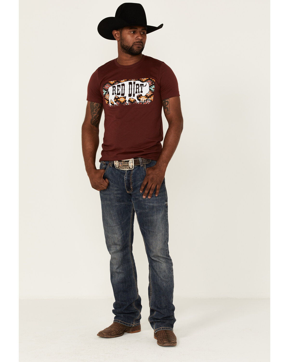 men red and white graphic tee