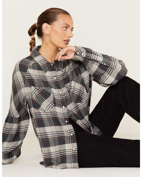 Wrangler Women's Retro Americana Plaid Print Long Sleeve Snap Shirt, Grey, hi-res