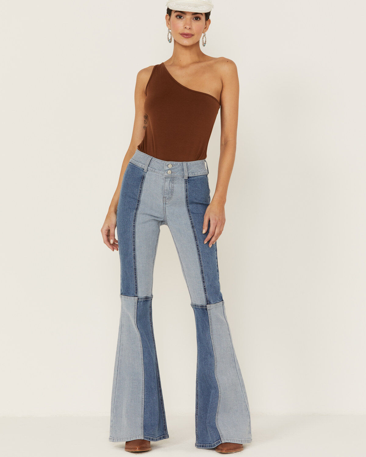 Image #2 - Shyanne Women's Mid Rise Color Blocked Flare Jeans, Light Wash, hi-res