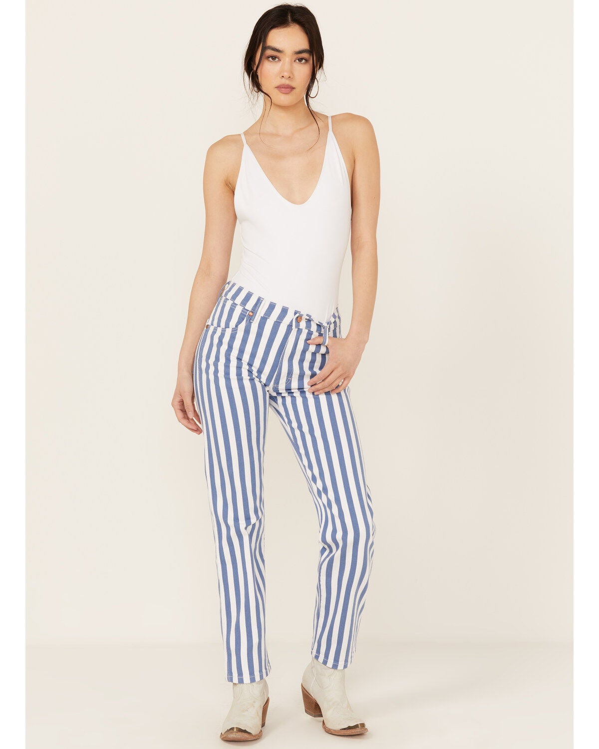 Wrangler Women's Sunset Medium Wash Mid Rise Straight Stretch Denim Jeans, Medium Wash, hi-res