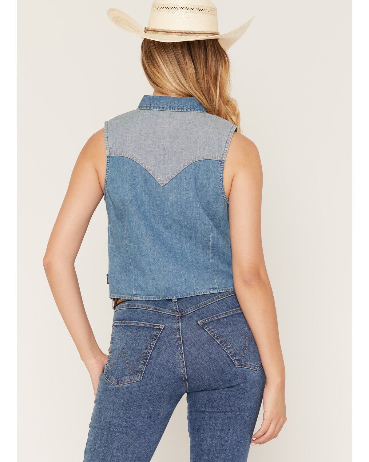 Image #4 - Wrangler Retro Women's Horseshoe Sleeveless Cropped Snap Western Shirt, Blue, hi-res