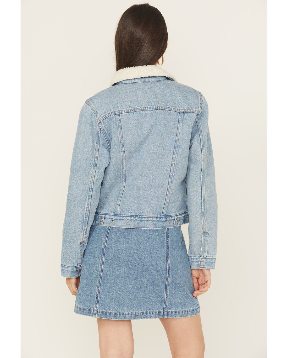 Image #4 - Levi's Women's Original Sherpa Trucker Jacket, Light Wash, hi-res