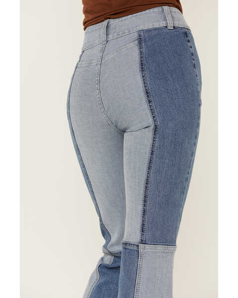 Image #5 - Shyanne Women's Mid Rise Color Blocked Flare Jeans, Light Wash, hi-res