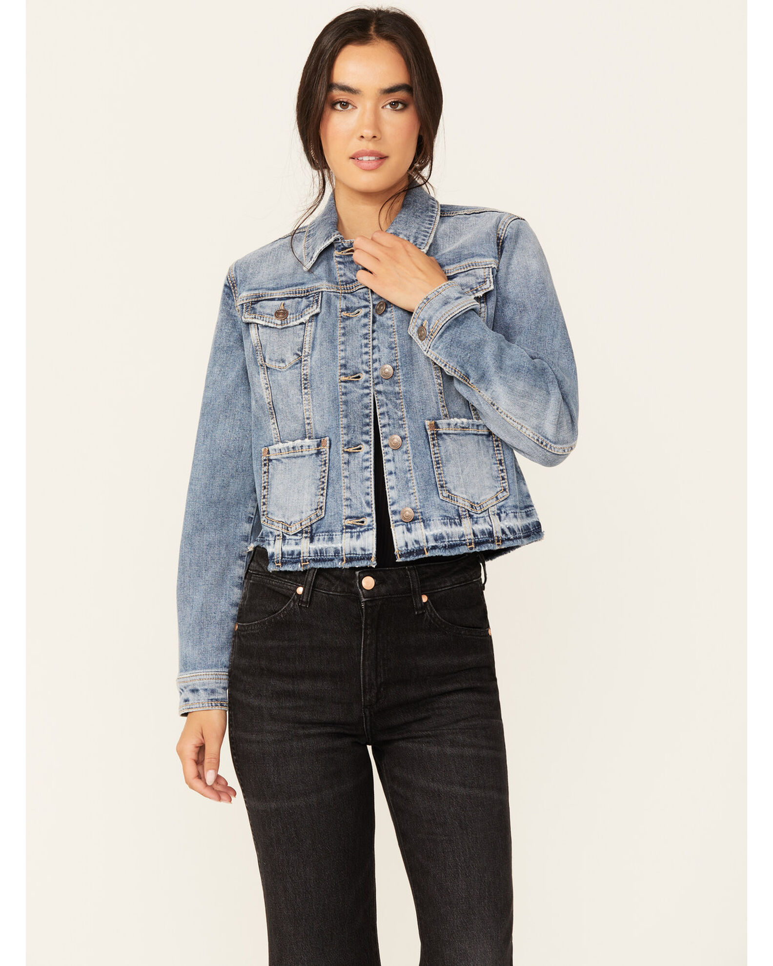 Shyanne Women s Cataline Light Medium Wash Cropped Denim Jacket Boot Barn