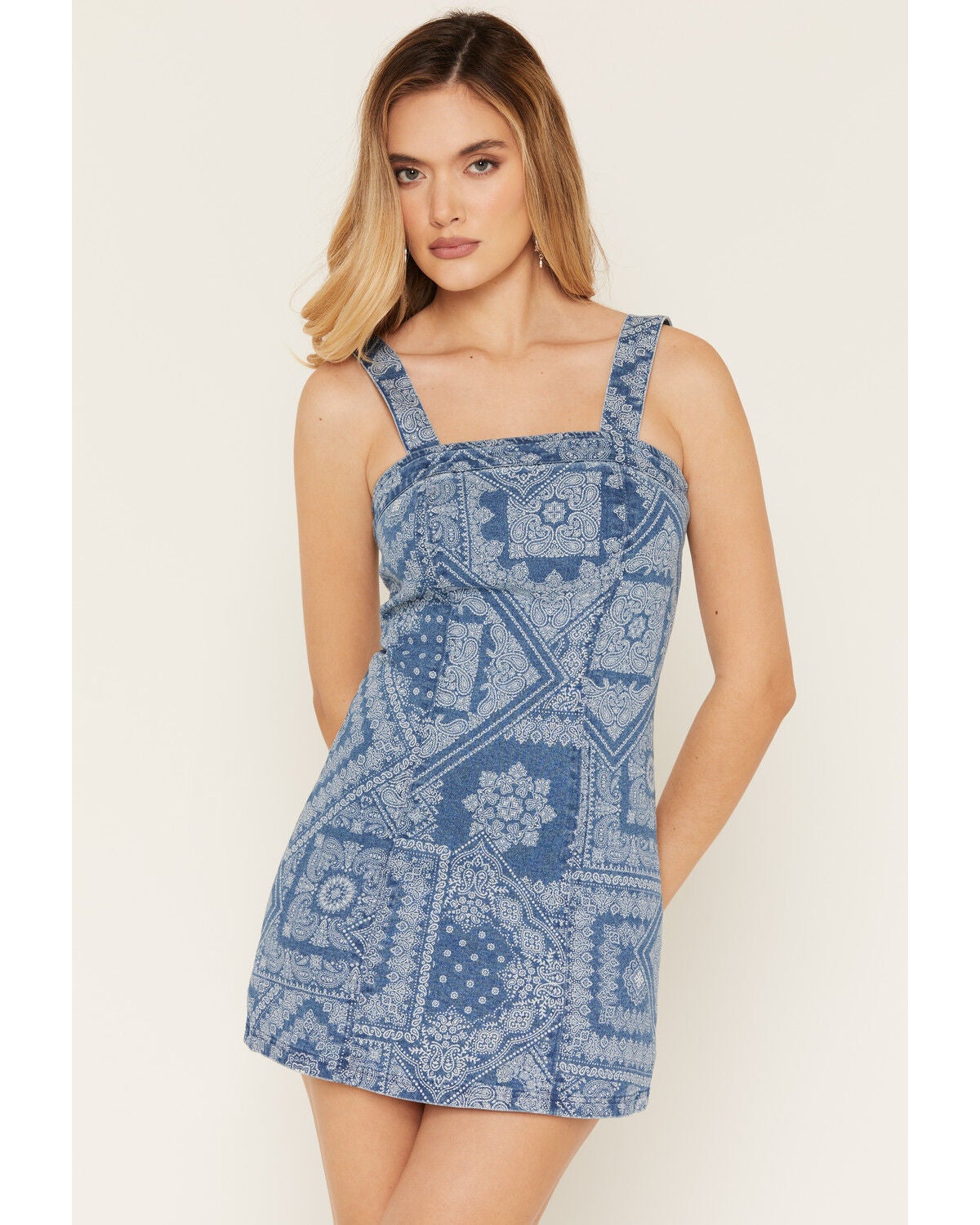 Product Name:  Cleo + Wolf Women's Medium Wash Bandana Print Sleeveless Denim Mini Dress