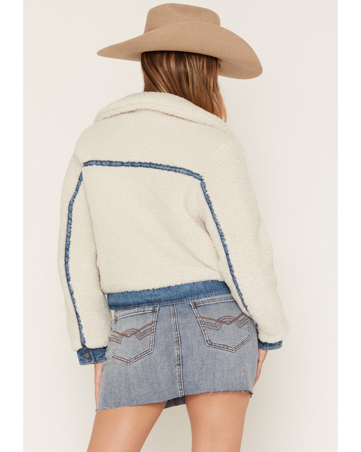Image #4 - Levi's Women's Contrast Sherpa Jacket, Medium Wash, hi-res