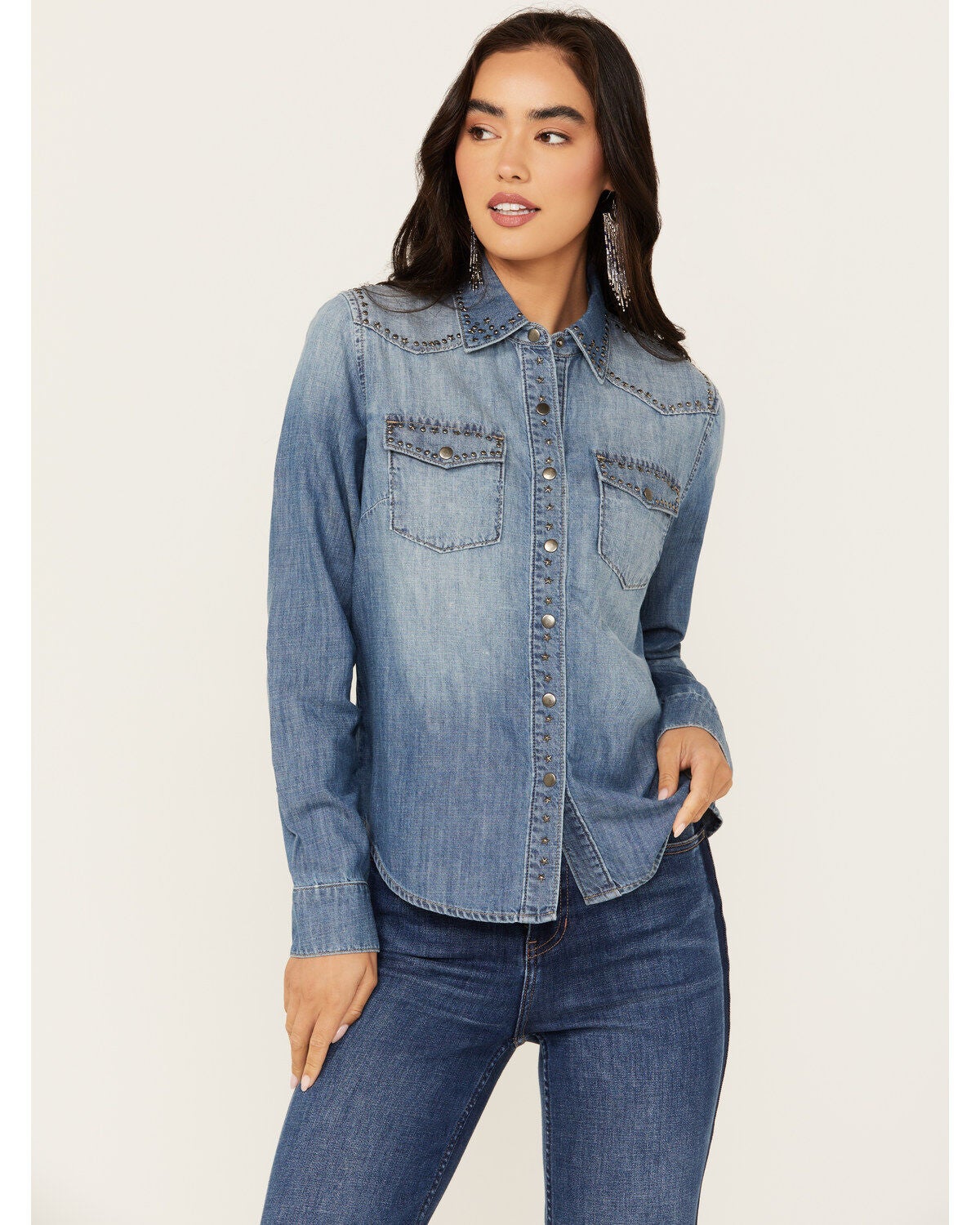 Idyllwind Women's Rigid Wayside Studded Chambray Long Sleeve Snap Western Shirt, Medium Wash, hi-res