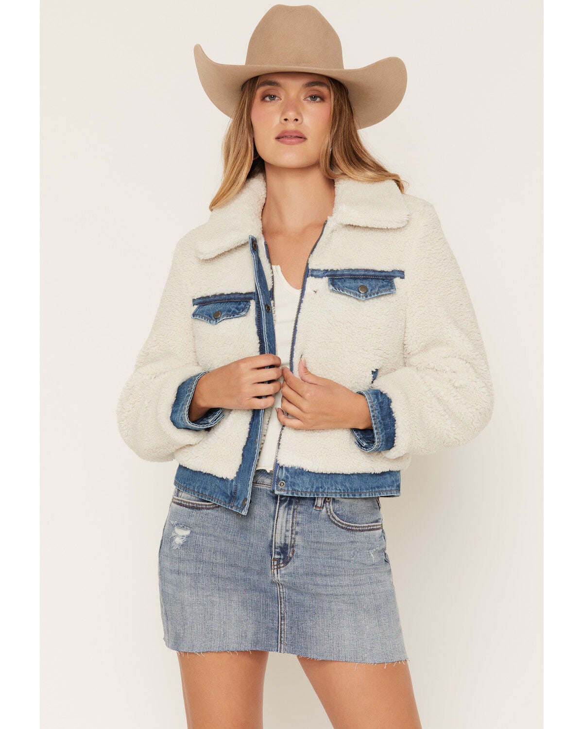 Levi's Women's Contrast Sherpa Jacket, Medium Wash, hi-res