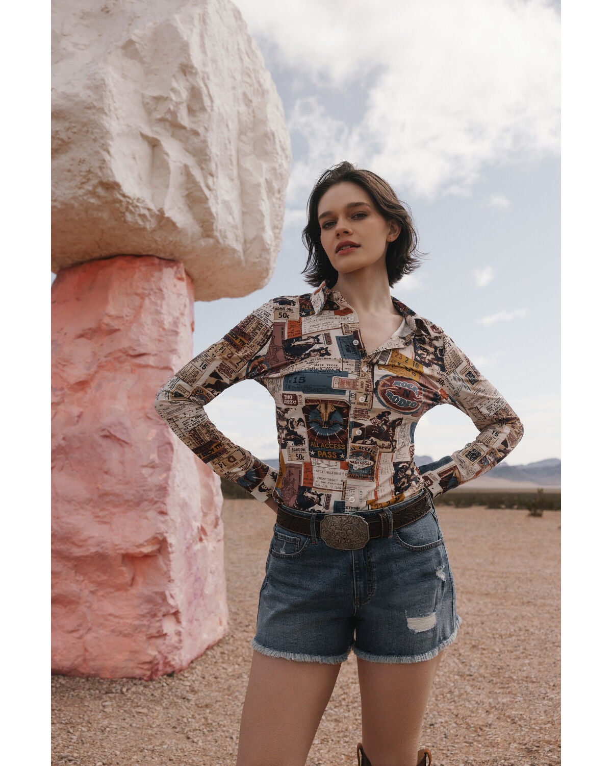 Idyllwind Women's Western Postcard Print Long Sleeve Pullover Stretch Western Shirt, Cream, hi-res