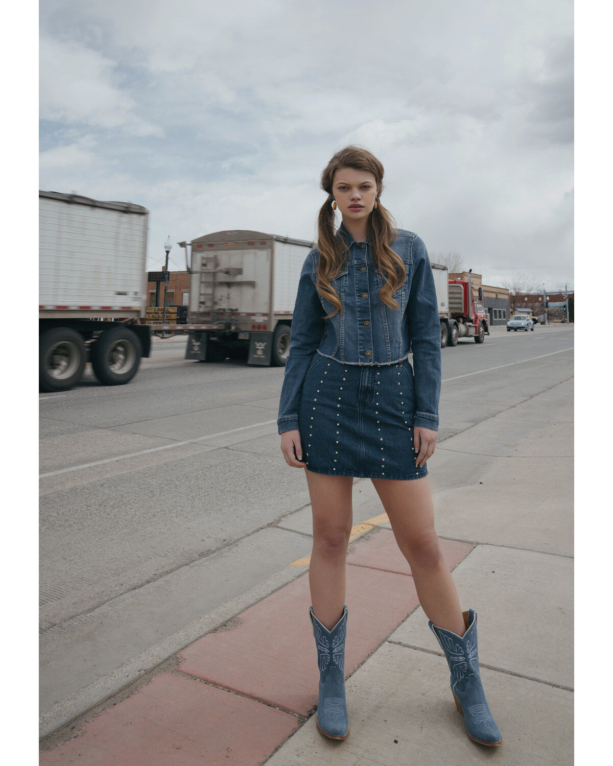 Shyanne Women's Medium Dark Wash Cropped Fray Denim Jacket, Medium Wash, hi-res